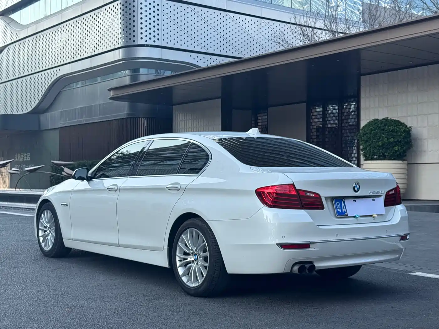 BMW 5 Series 2014 525Li Luxury Design Package фото 32