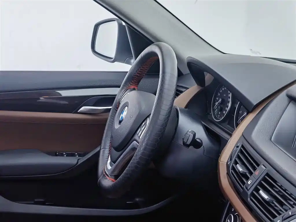 BMW X1 2013 xDrive20i X Design Package фото 22