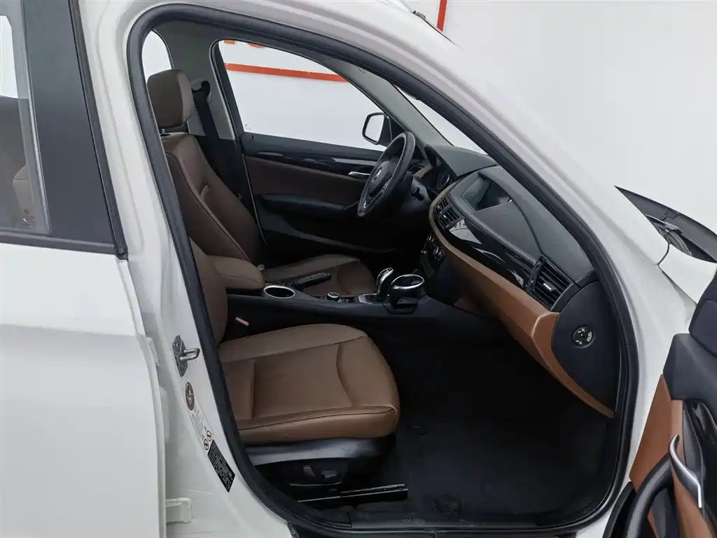 BMW X1 2013 xDrive20i X Design Package фото 23