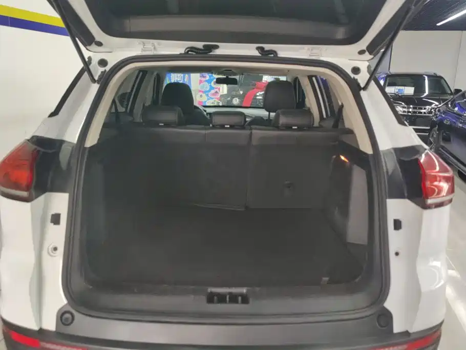 Фото 4 - Geely Boyue