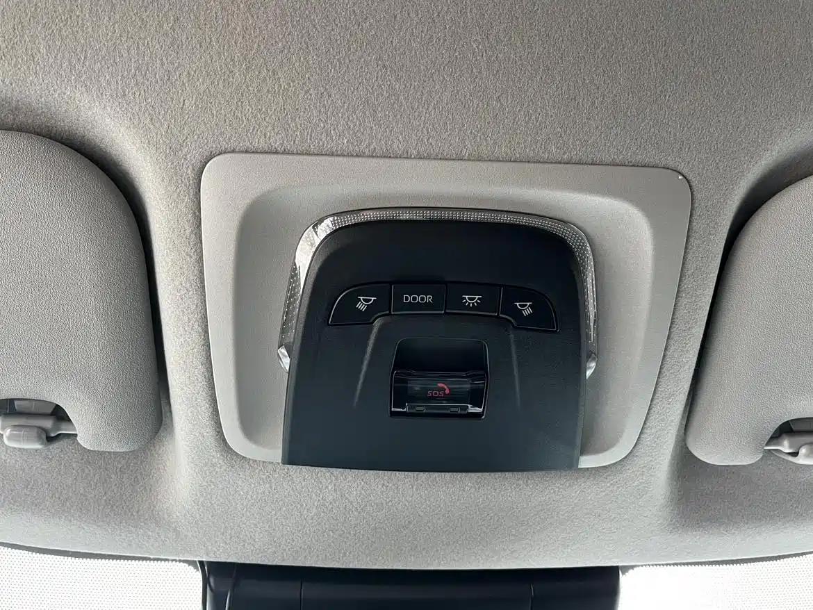 Toyota Corolla Cross 2024 2.0L Smart Hybrid Dual Engine Pioneer Edition фото 23