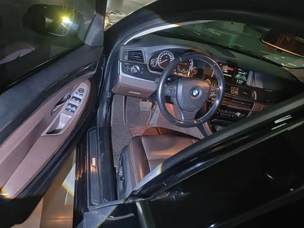 BMW 5 Series 2017 525Li Luxury Design Package фото 16