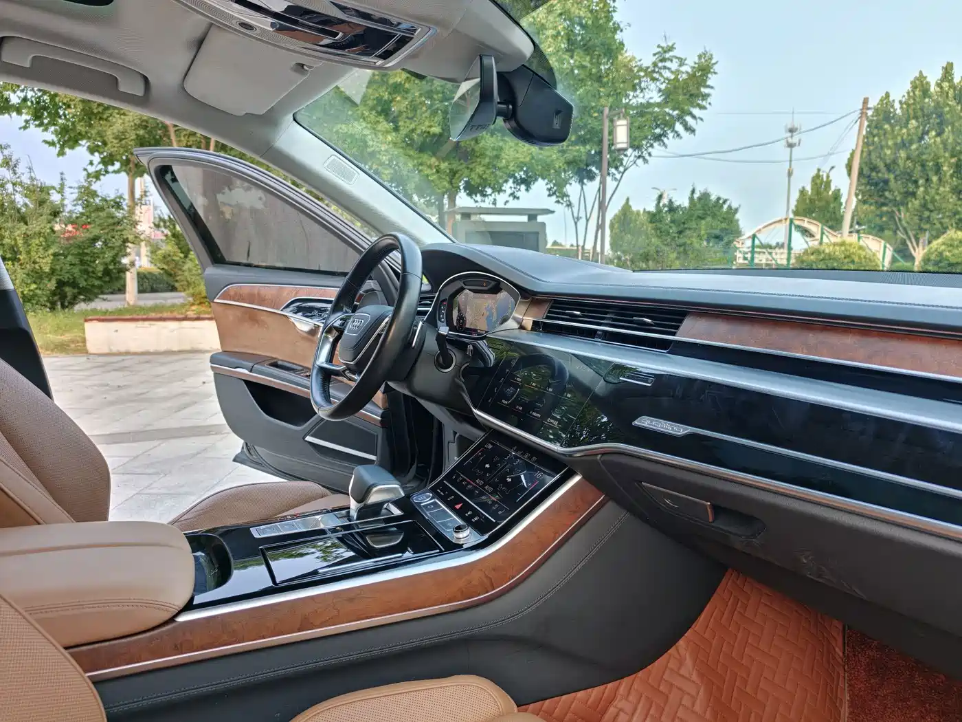 Фото 30 - Audi A8