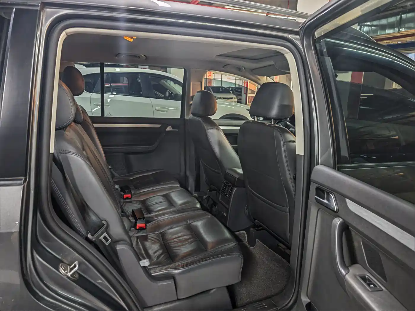 Volkswagen Touran 2015 1.4T Manual Comfort Edition 5-seater фото 5
