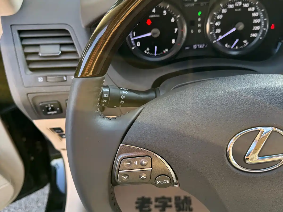 Lexus ES 2010 350 Luxury Edition фото 14