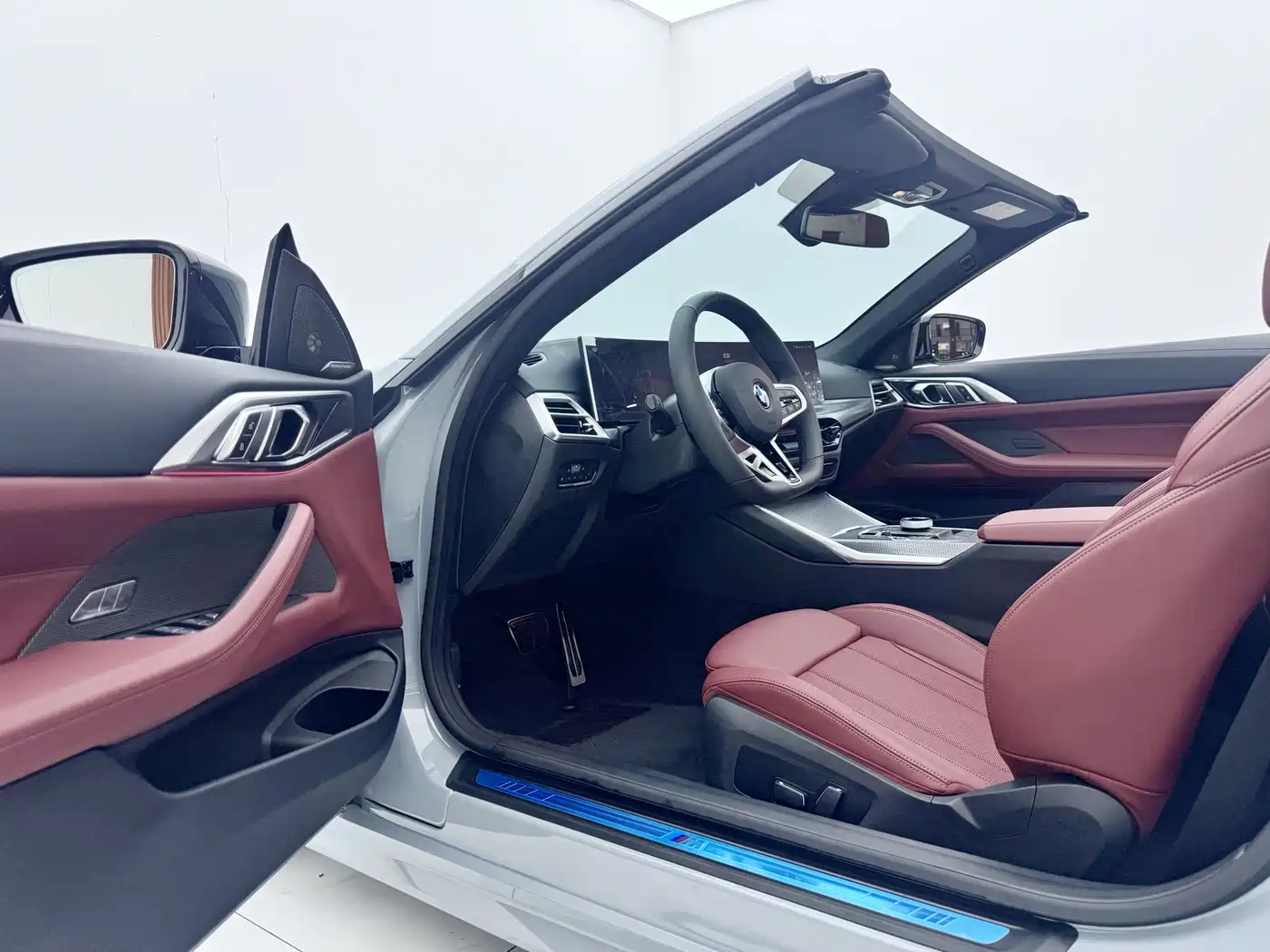 BMW 4 Series 2024 430i Convertible M Sport Shadow Edition фото 6