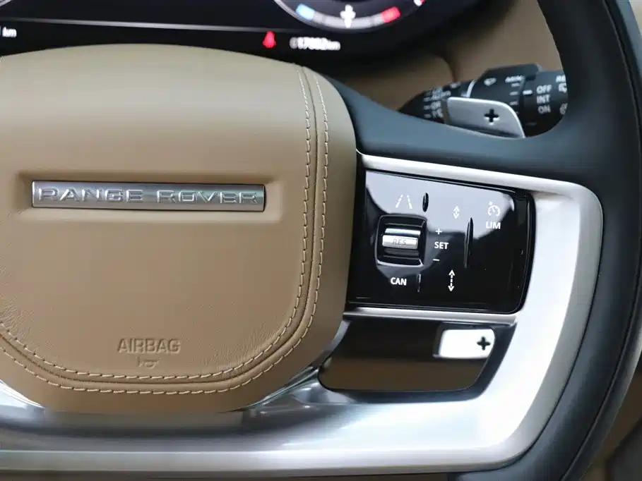 Land Rover Range Rover 2024 3.0 L6 400PS Golden Age Extended 7-Seater фото 17