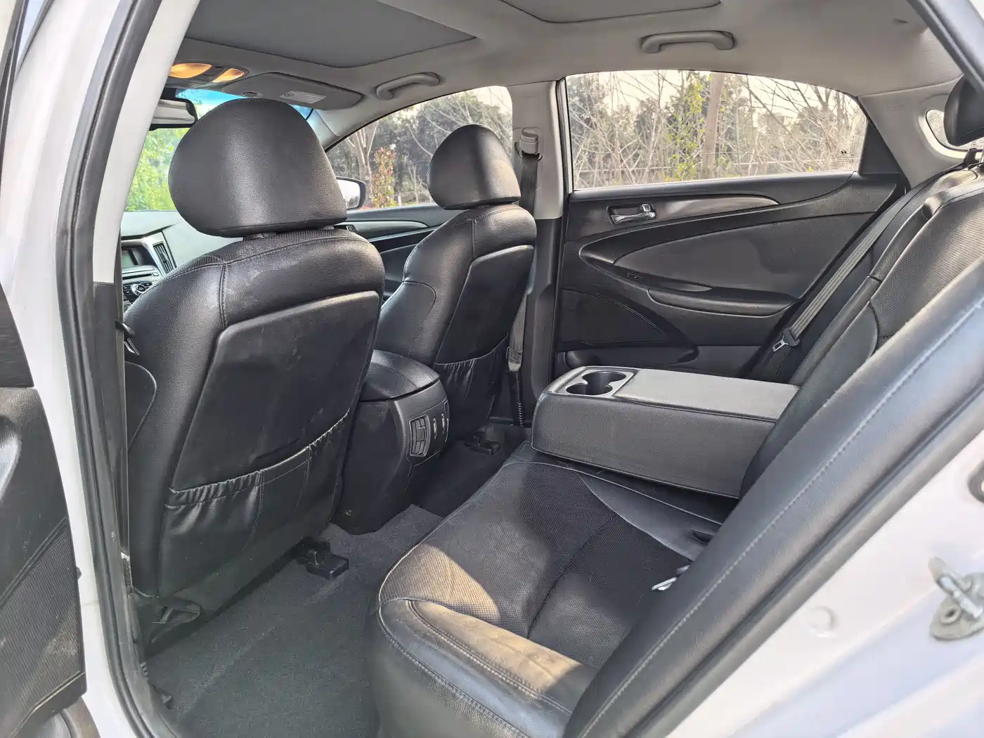 Hyundai Sonata 2011 2.0L Auto Premium Edition фото 7