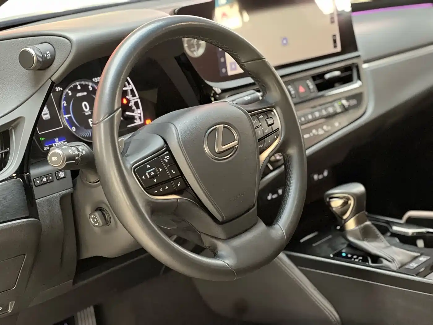 Lexus ES 2022 300h Excellence Edition фото 7