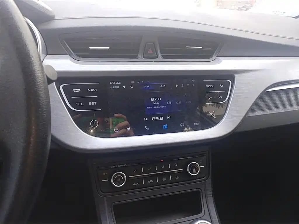 Фото 13 - Geely Vision