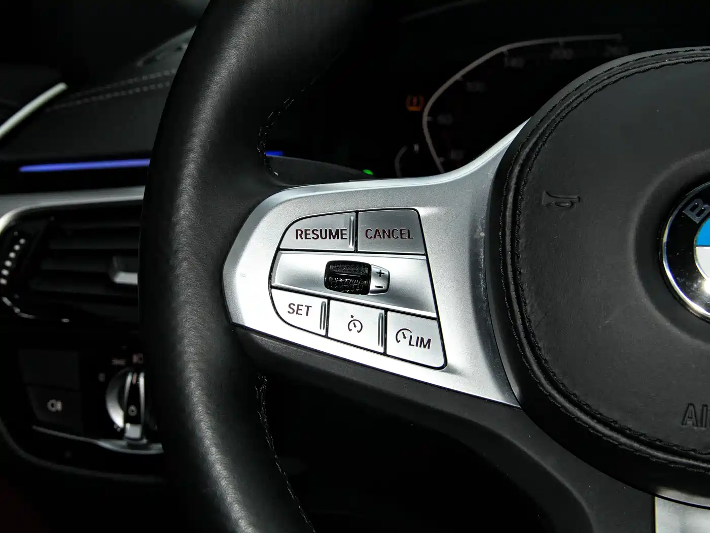 BMW 5 Series 2022 Model Second Facelift 525Li M Sport Package фото 27