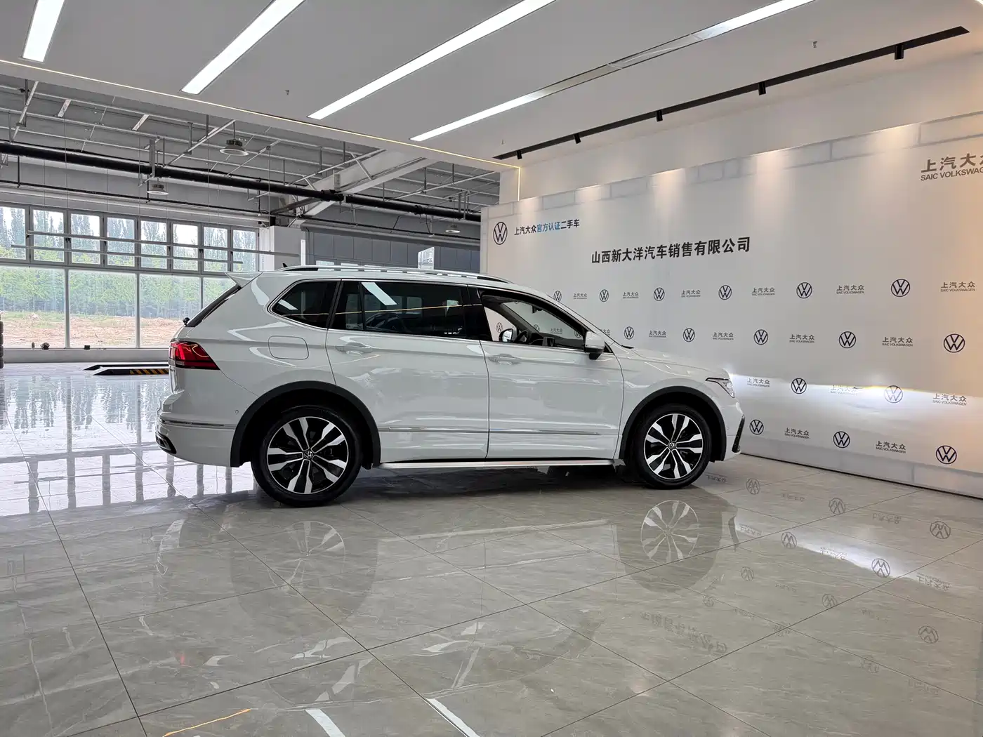 Фото 3 - Volkswagen Tiguan L