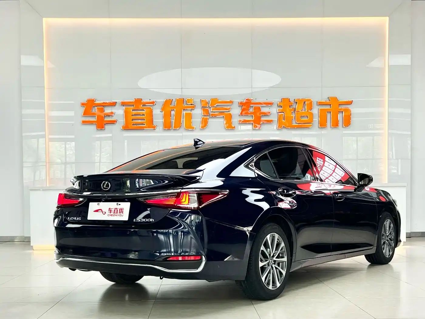 Lexus ES 2022 300h Excellence Edition фото 5