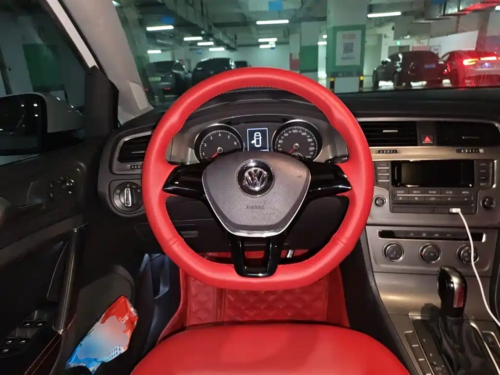 Volkswagen Golf 2014 1.6L Automatic Comfort фото 11