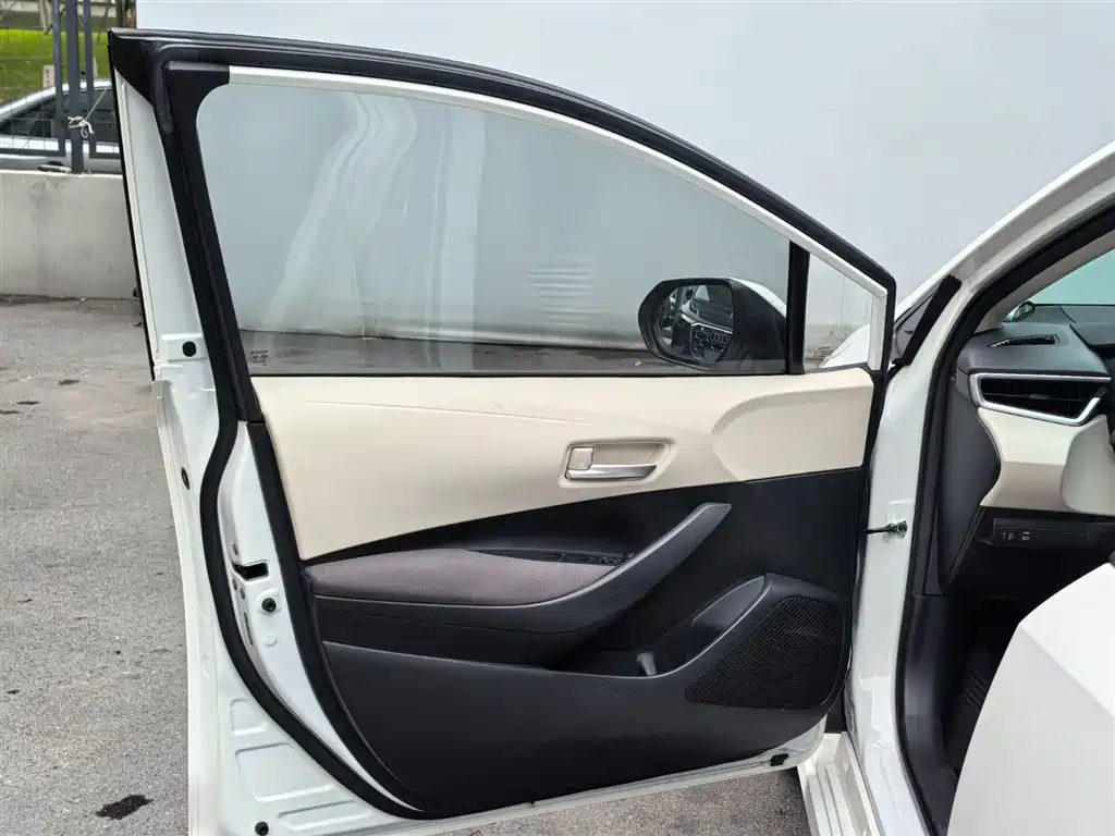 Toyota Corolla 2019 1.2T S-CVT GL Pioneer Edition фото 12
