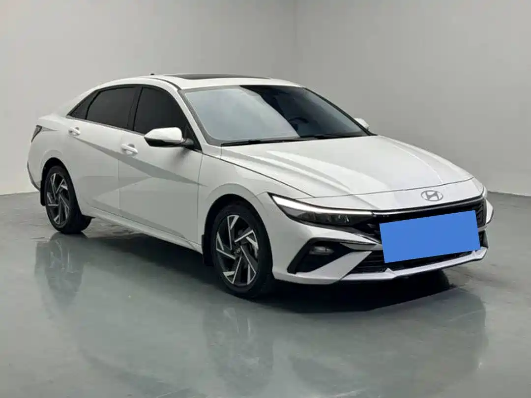 Hyundai Elantra 2023 1.5L CVT GLX Elite Edition фото 3