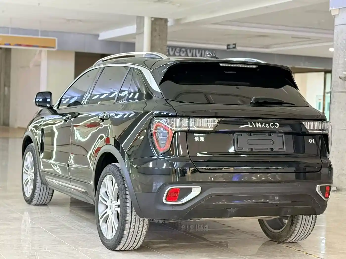 Lynk & Co 01 2019 2.0T 2WD Pro Edition China V фото 4