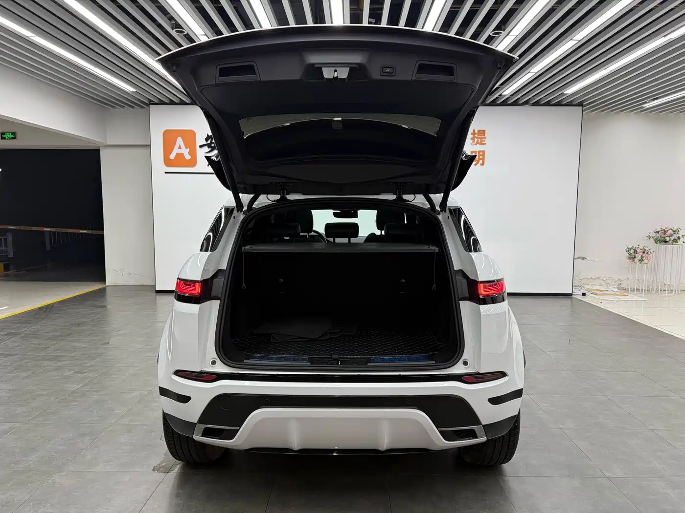Land Rover Range Rover Evoque 2021 Range Rover Evoque L 249PS R-Dynamic S Performance Edition фото 17