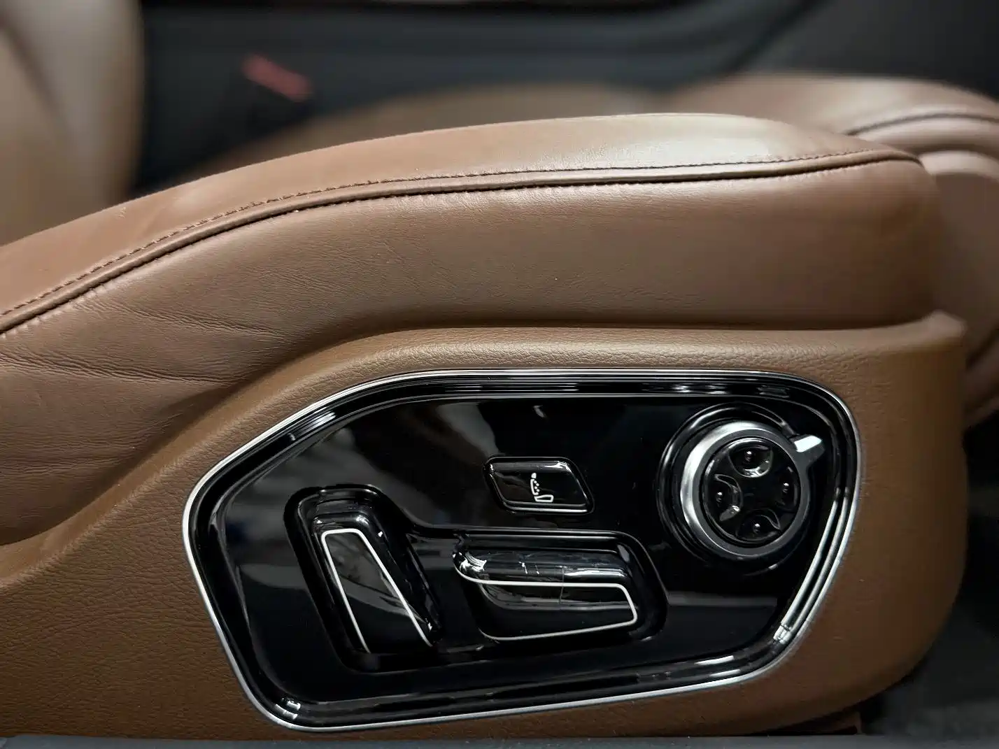 Photo 16 - Audi A8