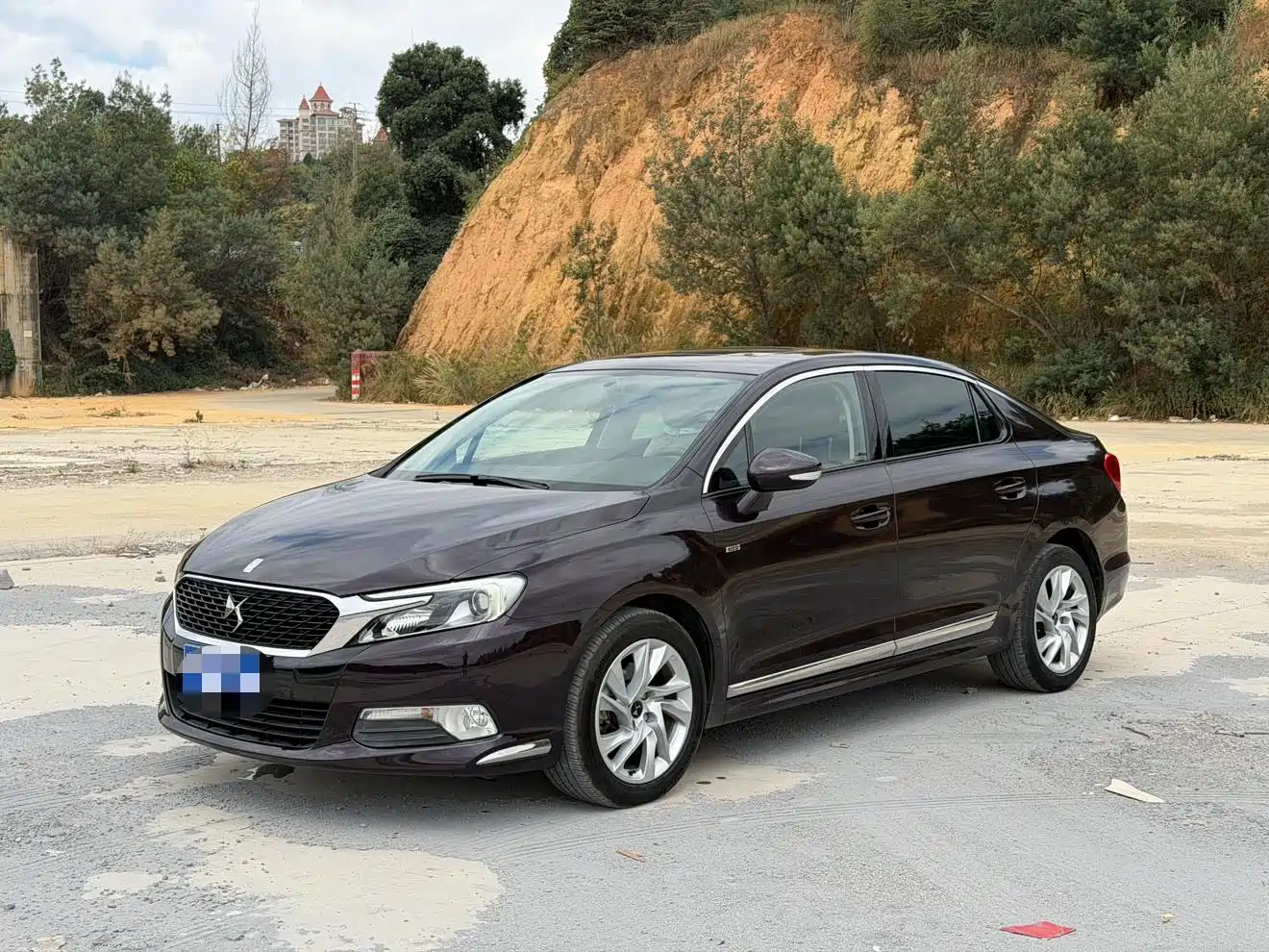 Photo 1 - DS 5LS