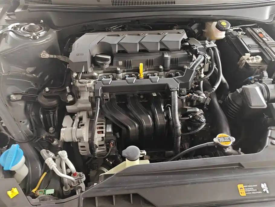 Hyundai Elantra 2022 1.5L CVT LUX Premium Edition фото 10