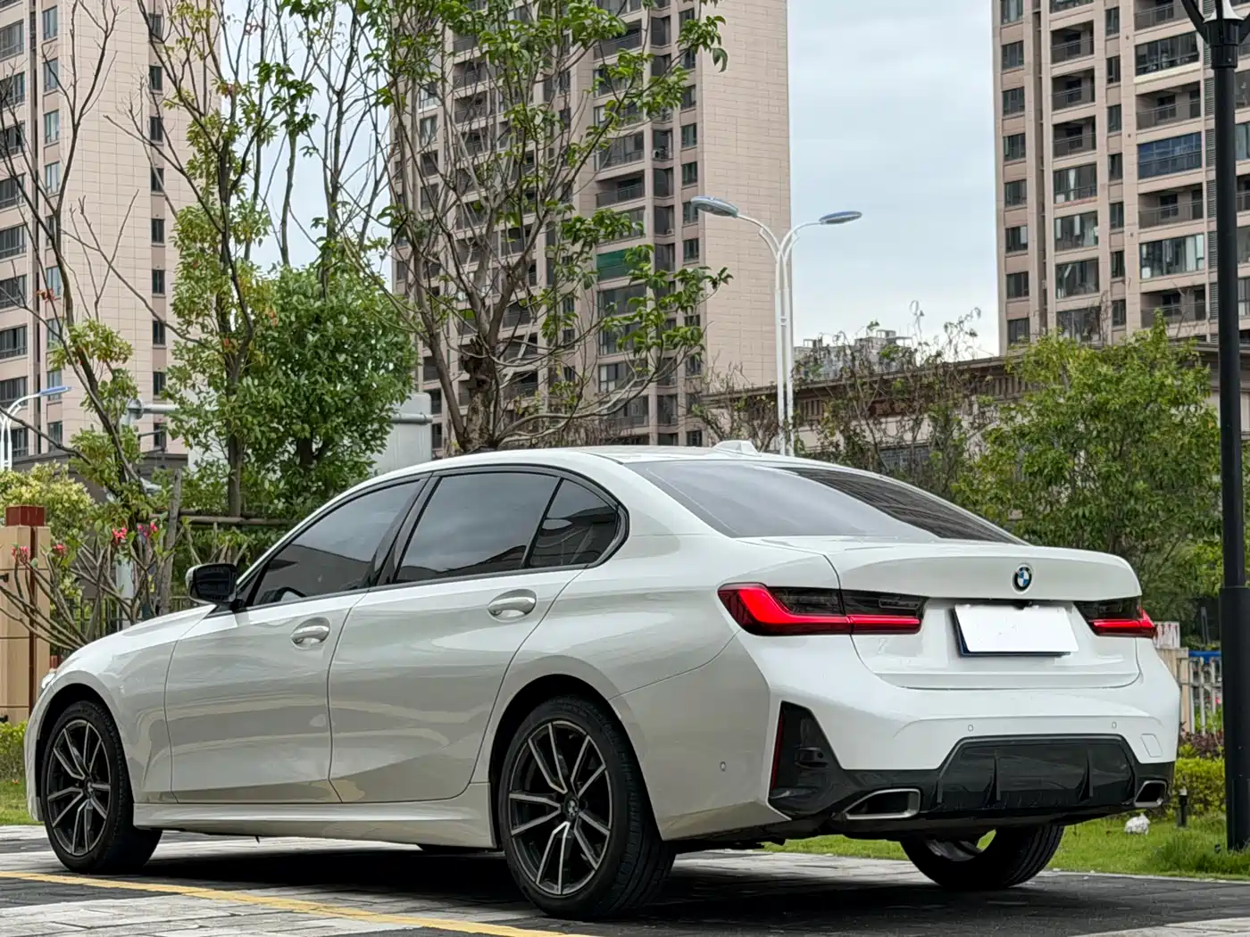 BMW 3 Series 2023 325Li M Sport Package фото 4