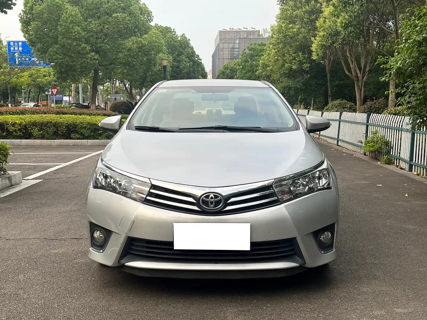 Toyota Corolla 2014 1.6L CVT GL фото 2