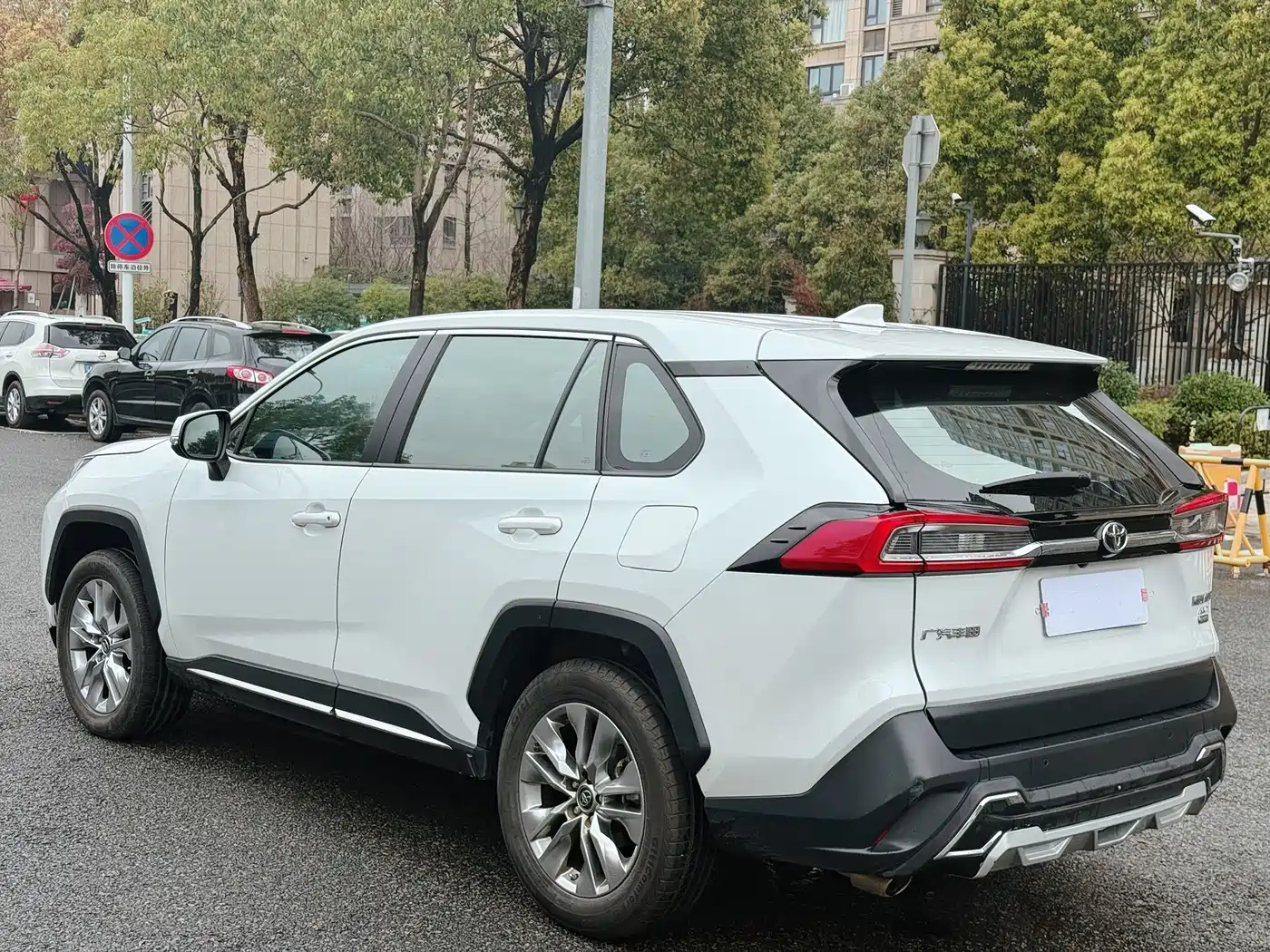 Toyota Wildlander 2022 2.0L CVT AWD Luxury Edition фото 5