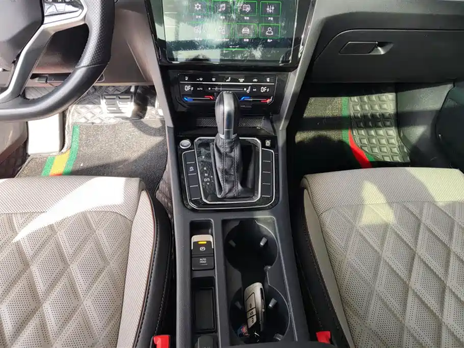 Volkswagen Magotan 2023 Model 2 Million Commemorative Edition 330TSI DSG Luxury фото 16