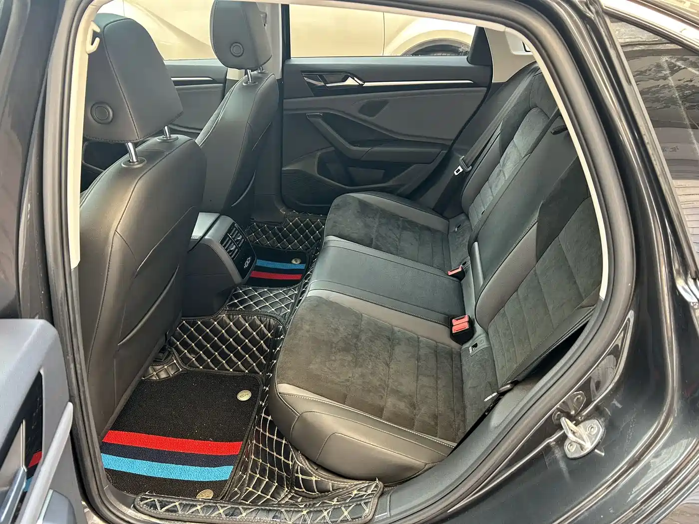 Volkswagen Sagitar 2022 280TSI DSG Surpassing Edition фото 13