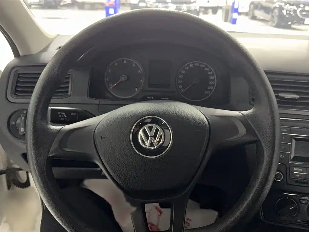 VOLKSWAGEN SANTANA