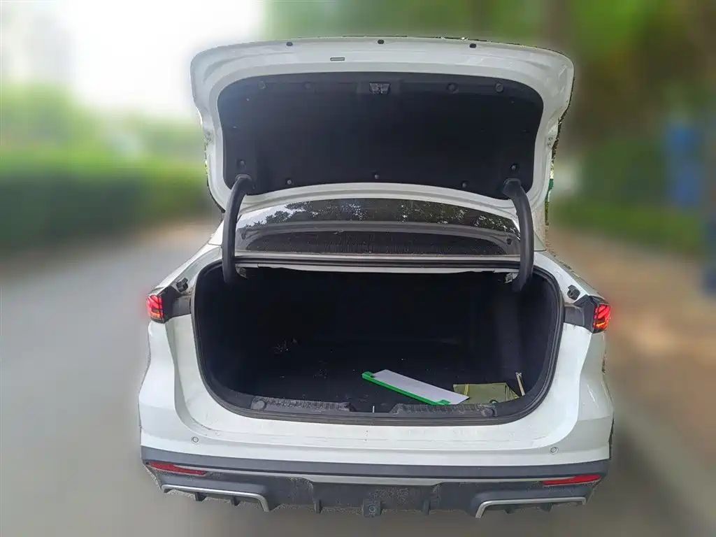 Geely Galaxy Galaxy L6 2025 EM-i 140km Explorer+ Edition фото 20