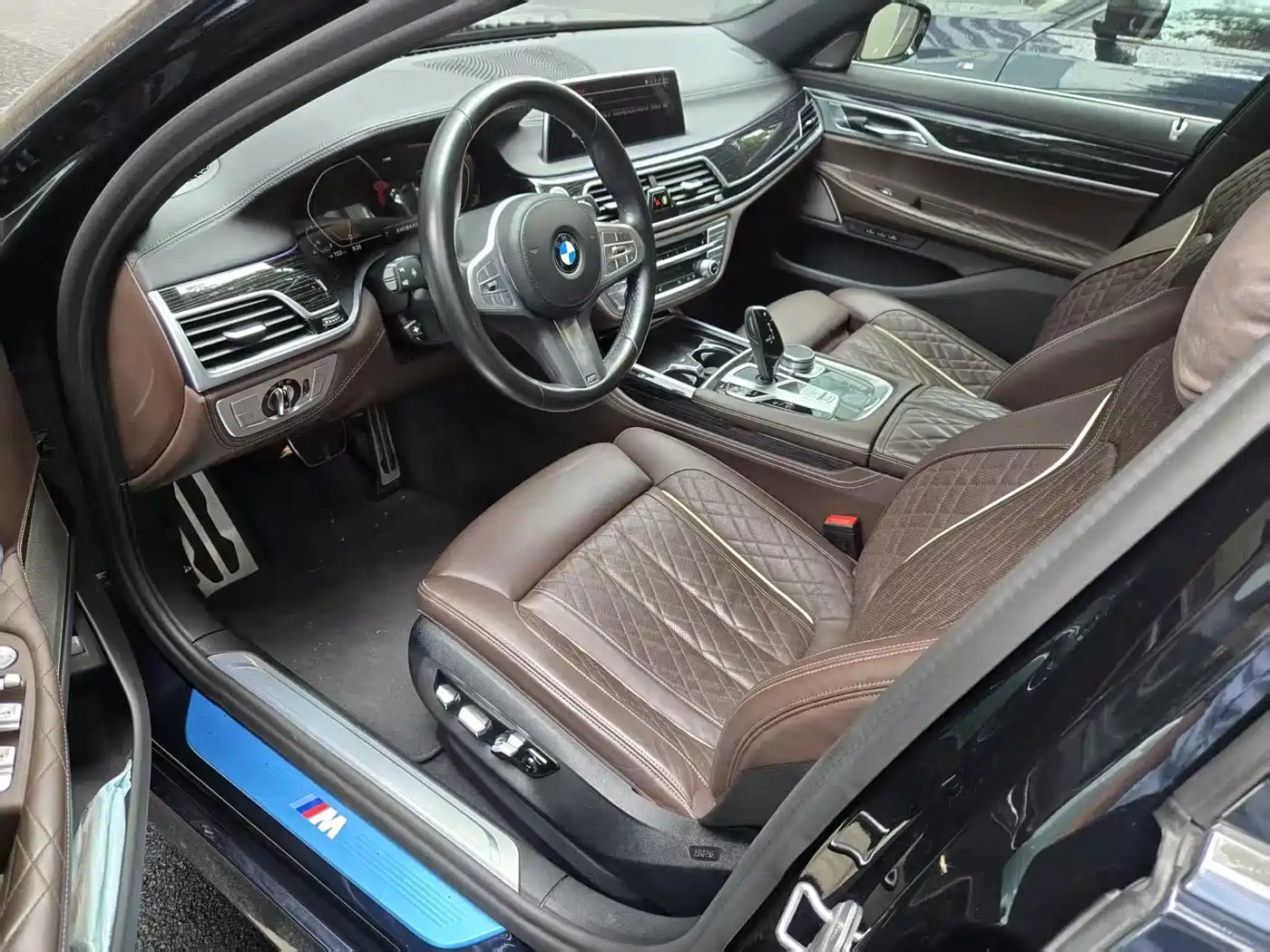 BMW 7 Series 2021 Model 740Li Leading M Sport Package фото 5