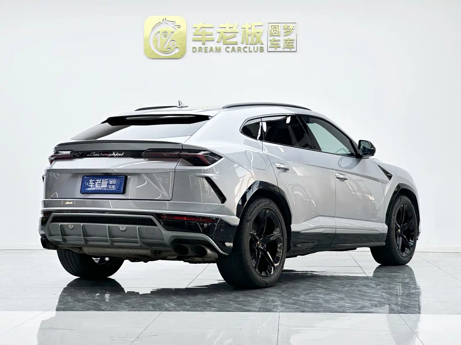 Фото 4 - Lamborghini Urus