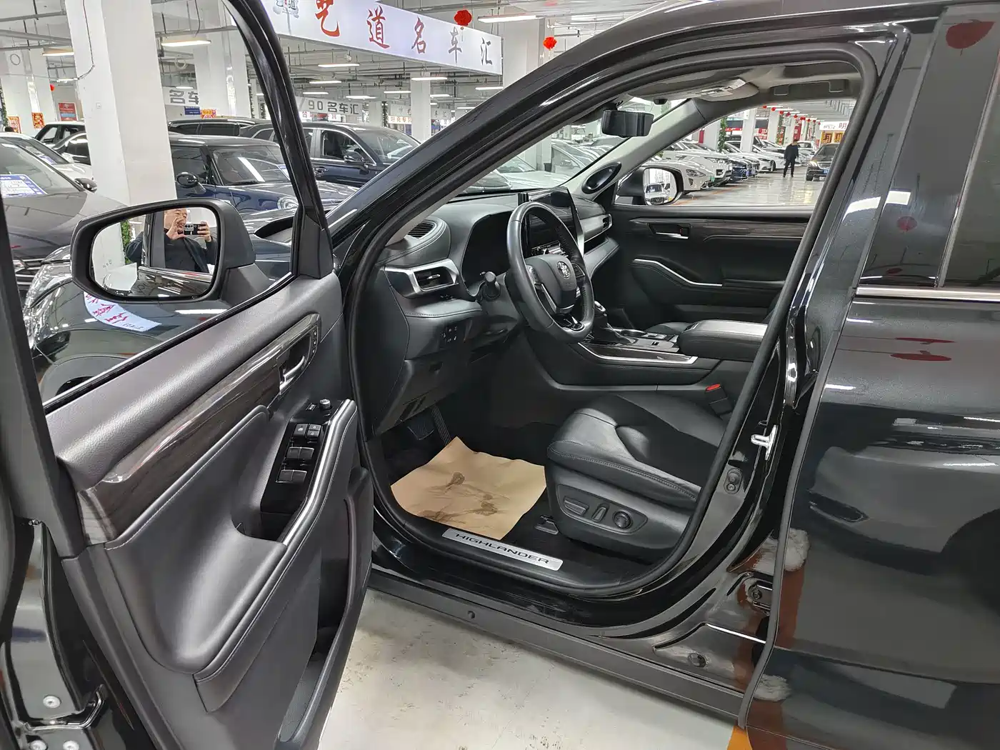Toyota Highlander 2022 Dual Engine 2.5L 4WD Supreme Edition 7-Seater фото 8