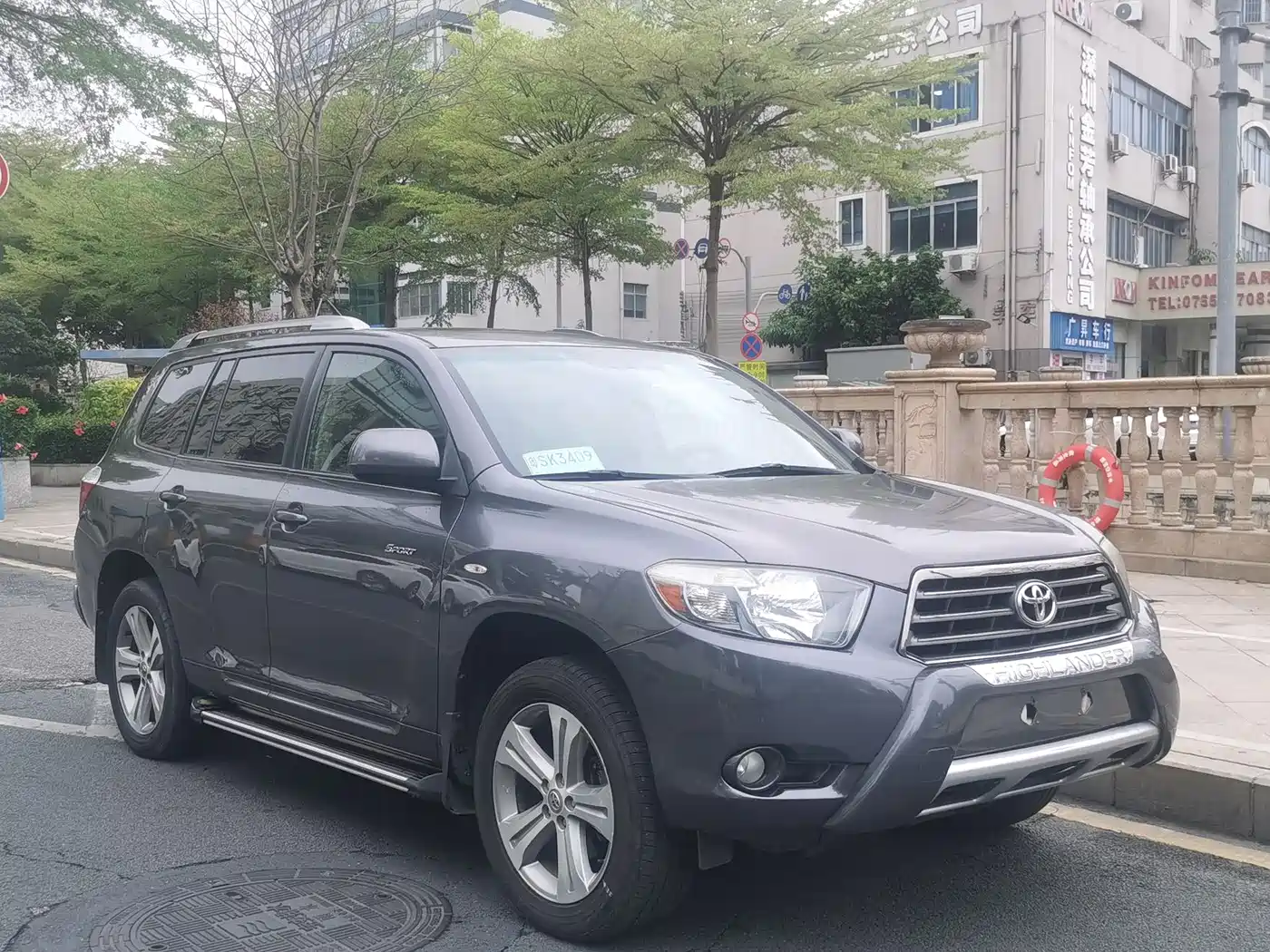 Toyota Highlander 2011 2.7L 2WD 7-seat Luxury фото 3