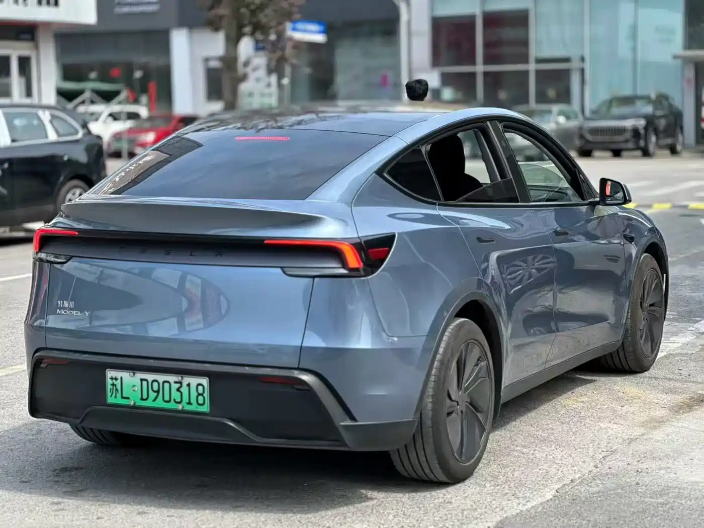 TESLA MODEL Y