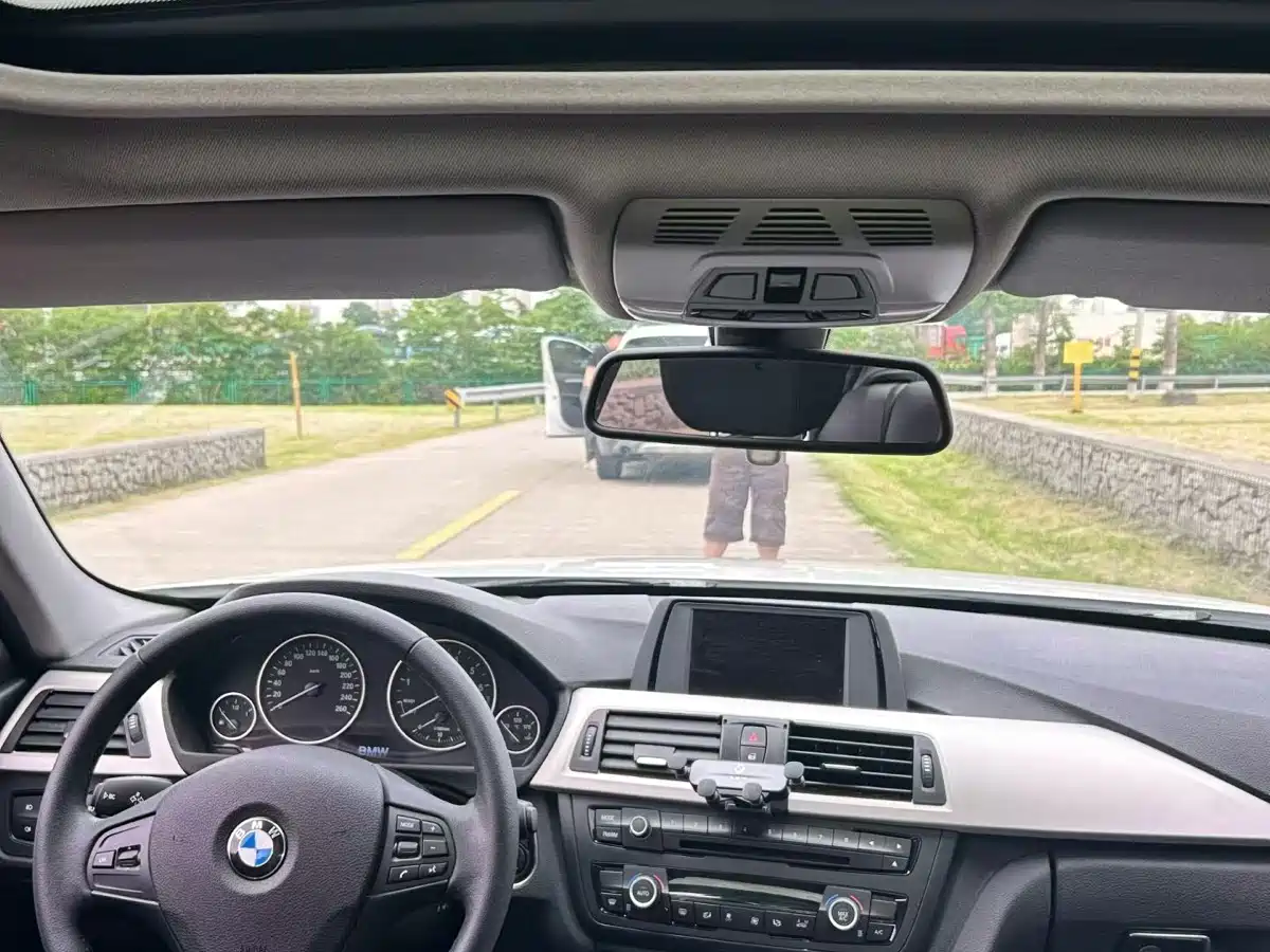 BMW 3 Series 2014 320Li Fashion фото 4