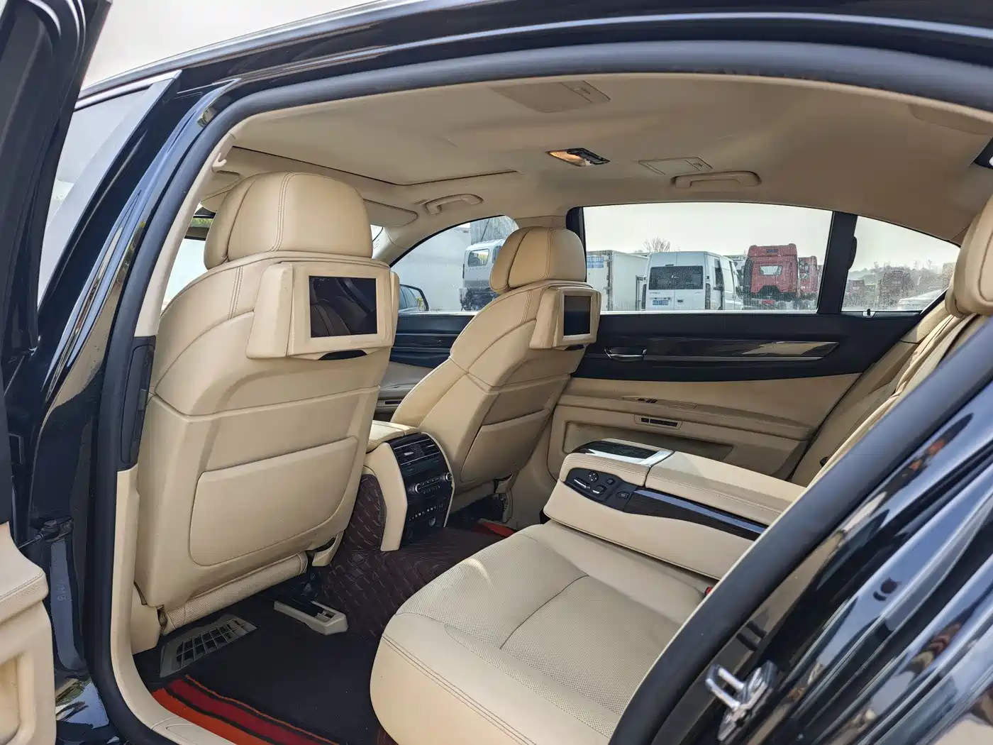 BMW 7 Series 2011 730Li Elegance фото 5