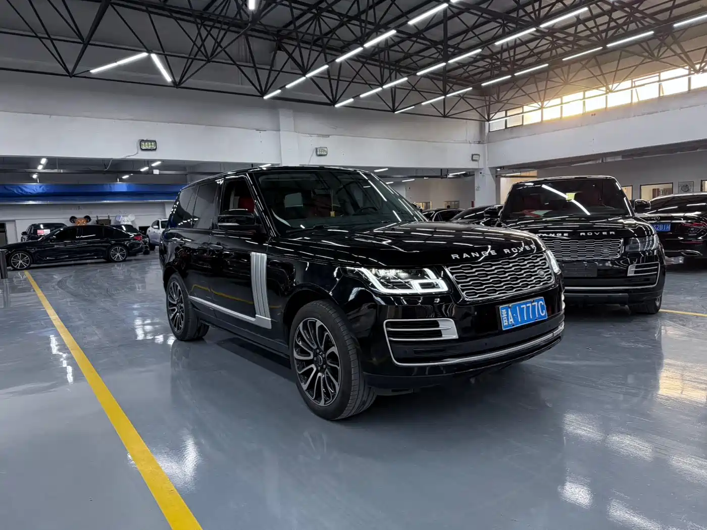 Land Rover Range Rover 2015 3.0 SC V6 Obsidian Limited Edition фото 3