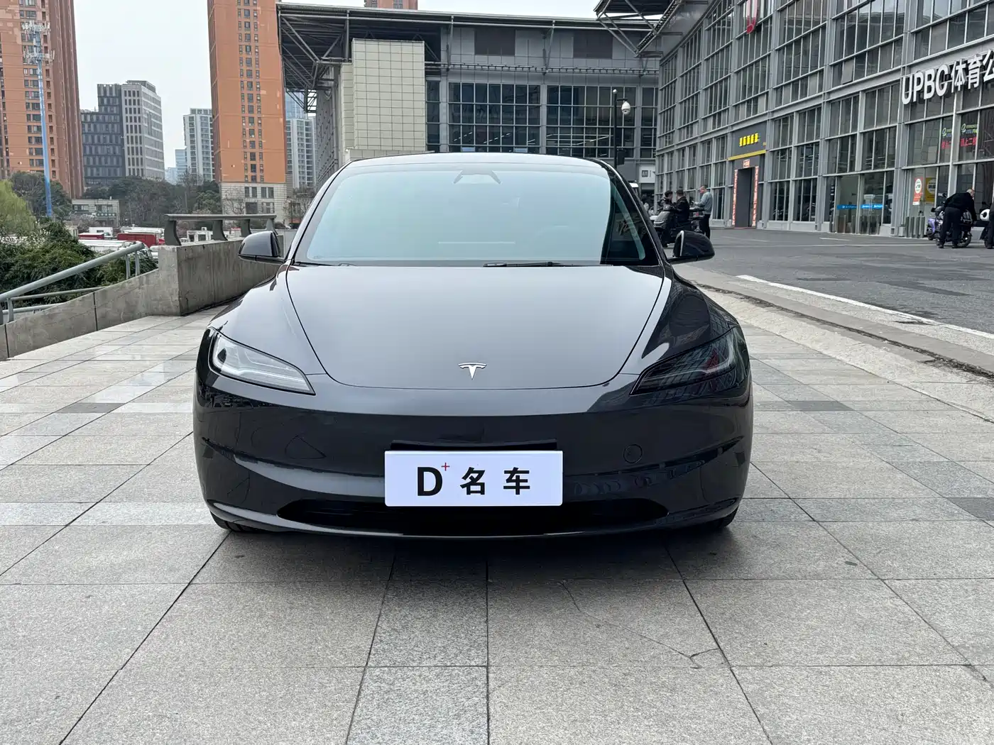 TESLA MODEL 3