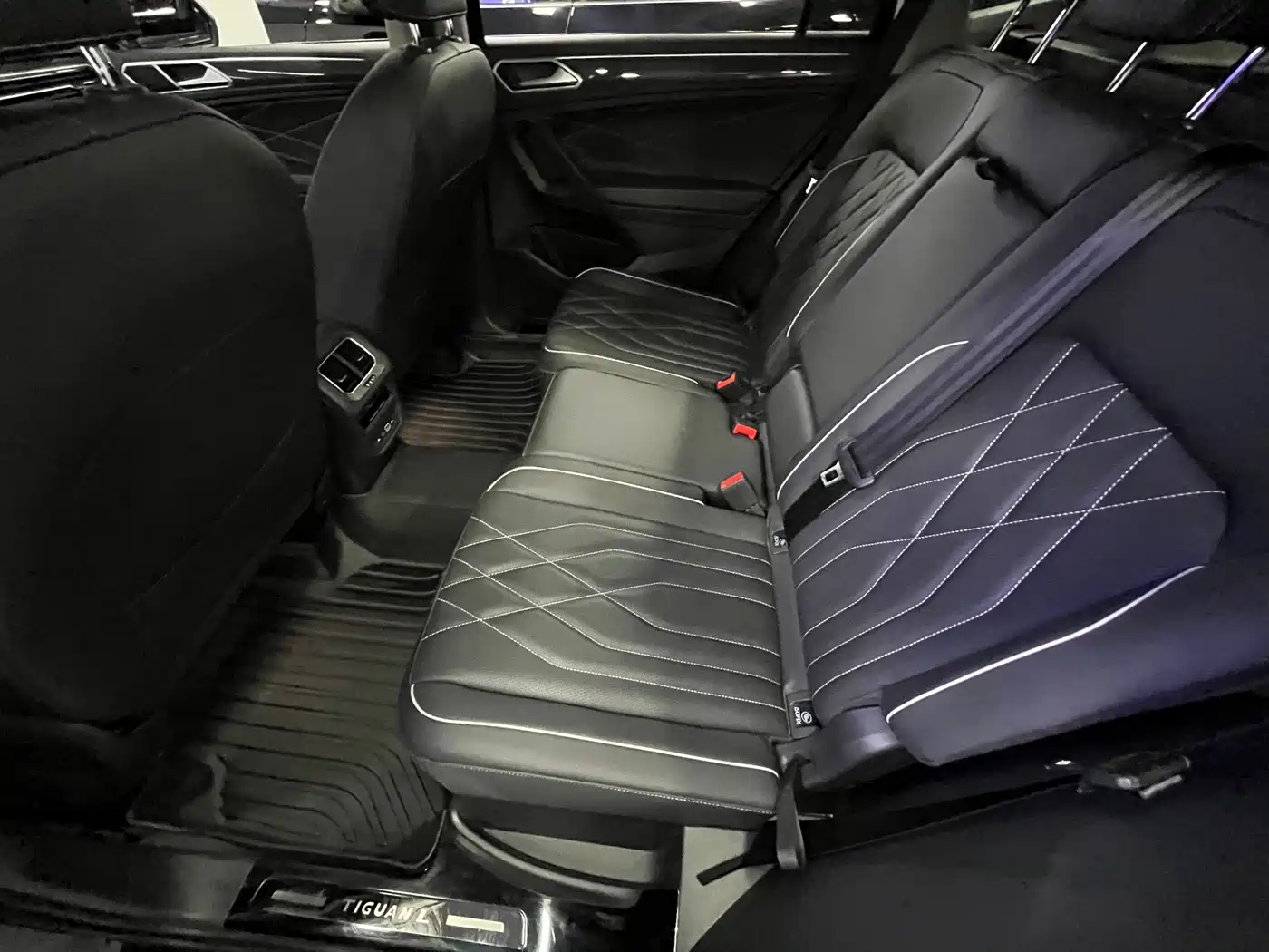 Volkswagen Tiguan L 2023 330TSI Auto 2WD R-Line Premium Edition фото 10