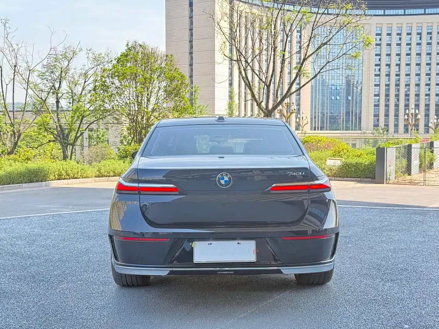 BMW 7 Series 2023 Model 740Li Leading Luxury Package фото 9