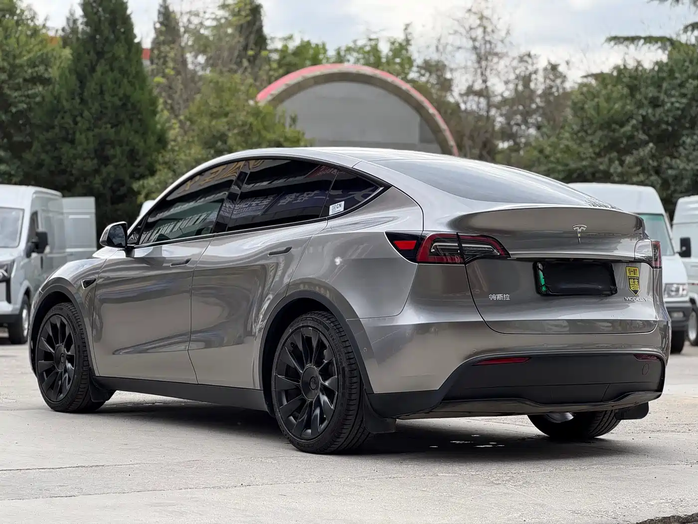 TESLA MODEL Y