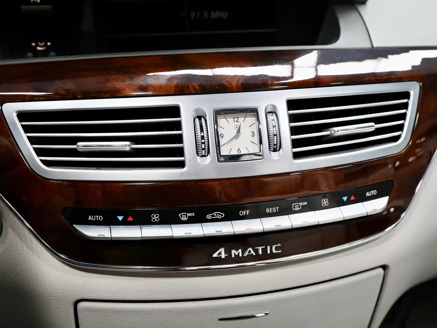 Mercedes-Benz S-Class 2010 S 350 L 4MATIC фото 15