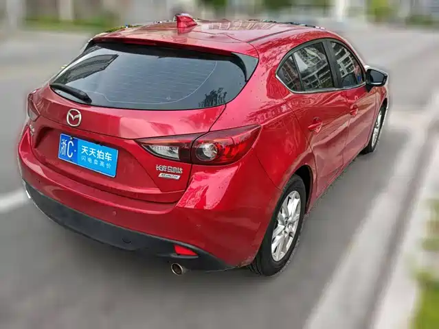 Mazda Mazda3 Axela 2016 Hatchback 1.5L Automatic Comfort — фото 2