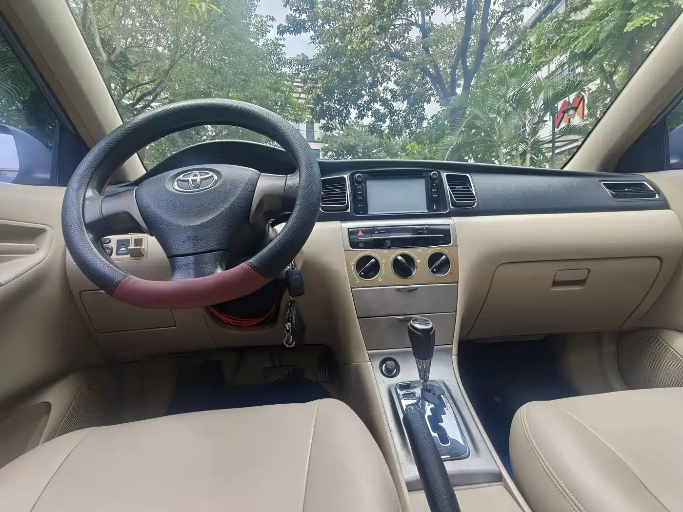 Toyota Corolla 2013 1.6L Automatic Luxury фото 19