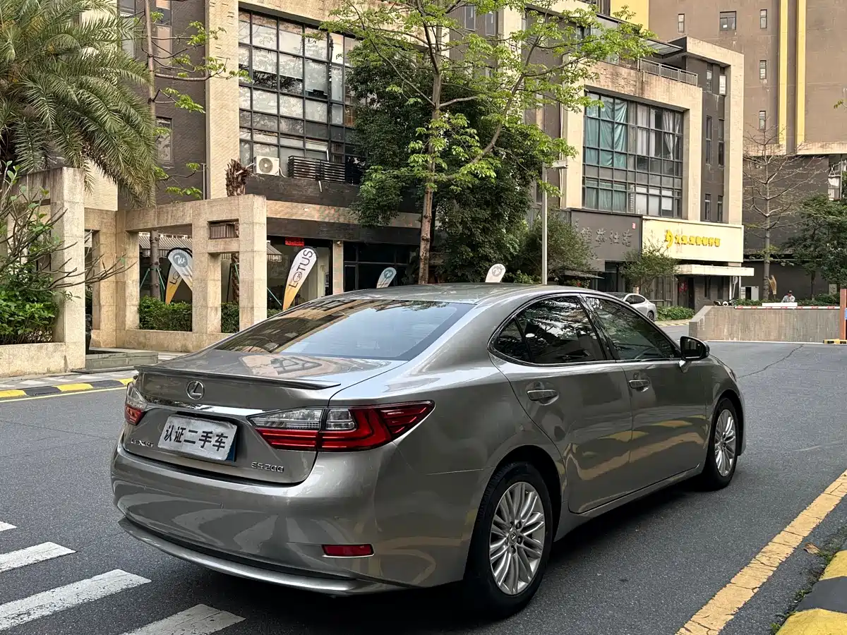 Lexus ES 2015 200 Elite Edition фото 6