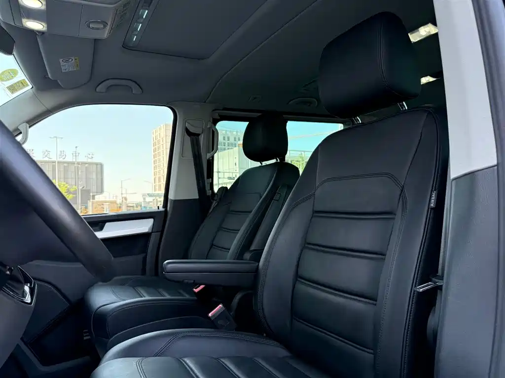 Volkswagen Multivan 2016 2.0TSI 4WD Prestige 7-Seater фото 17
