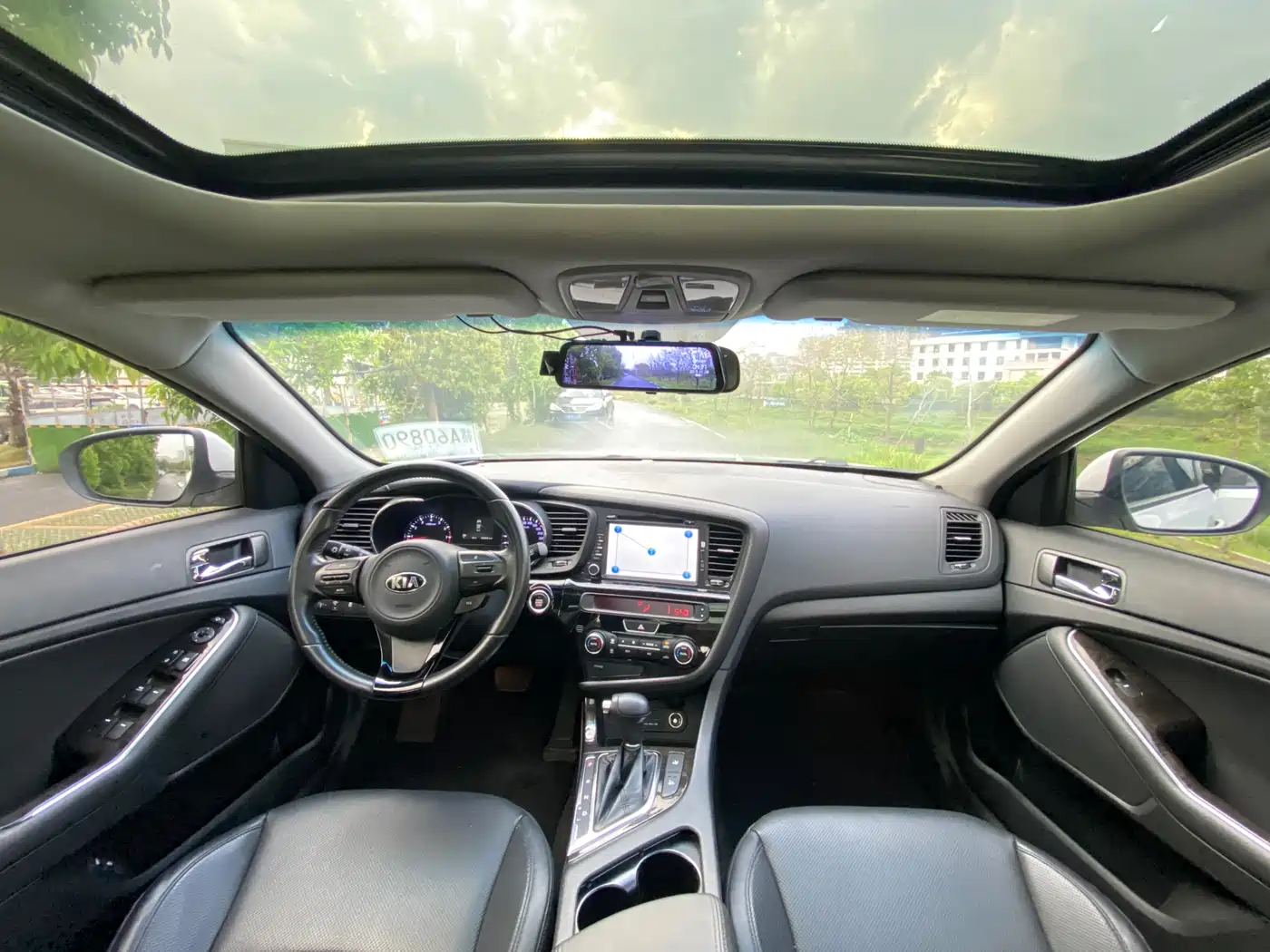 Kia K5 2015 2.0L Automatic LUX фото 9